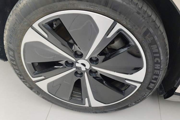 Used Nio ET5 2025 75 kWh Right Rear Wheel Hub