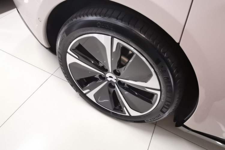 Used Nio ET5 2025 75 kWh Right Rear Wheel Hub