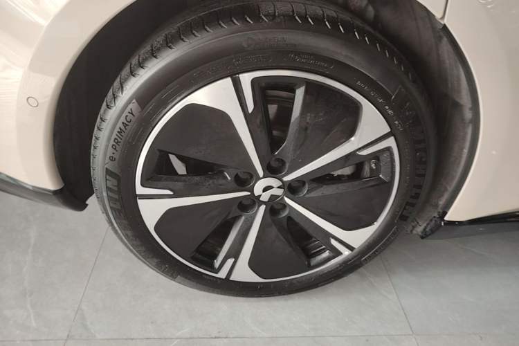 Used Nio ET5 2025 75 kWh Right Rear Wheel Hub