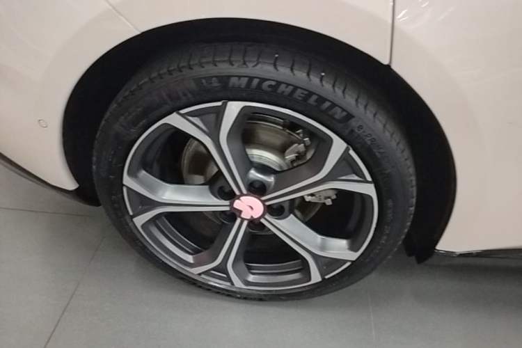 Used Nio ET5 2025 75 kWh Right Rear Wheel Hub