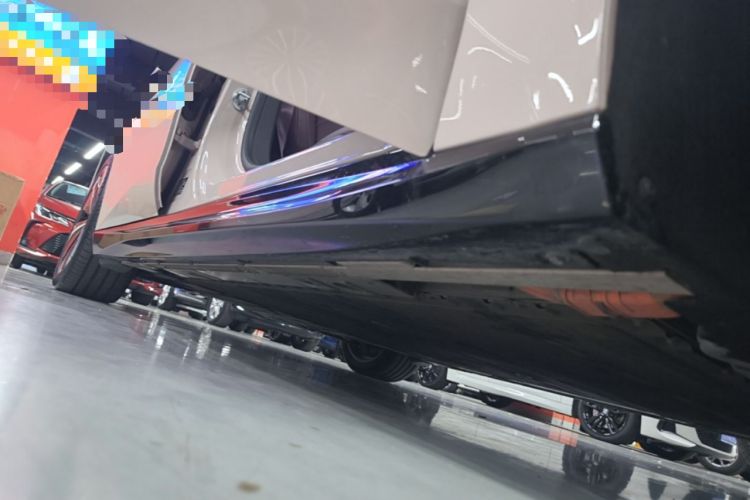 Used Nio ET5 2025 100 kWh Right Side Sill
