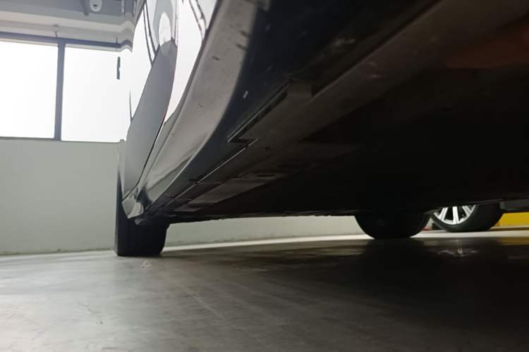 Used Nio ET5 2025 75 kWh Right Side Sill