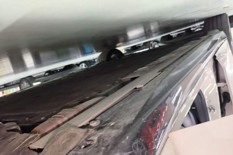 Used Nio ET5 2025 75 kWh Right Side Sill