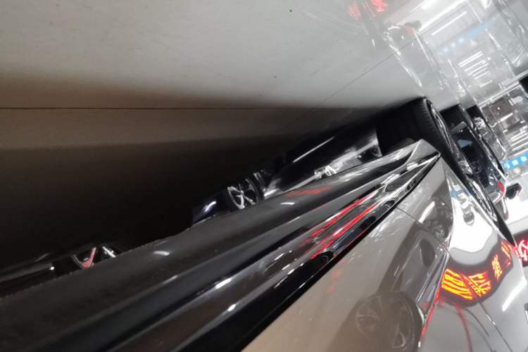Used Nio ET5 2025 75 kWh Right Side Sill