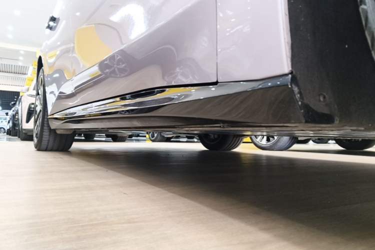 Used Nio ET5 2025 75 kWh Right Side Sill