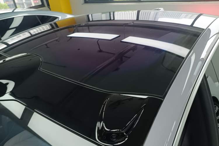 Used Nio ET5 2025 75 kWh Roof