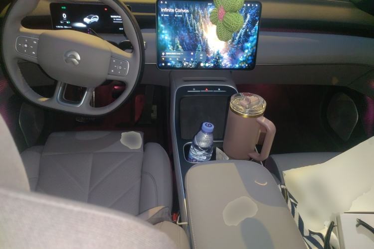 Used Nio ET5 2025 75 kWh Center Console