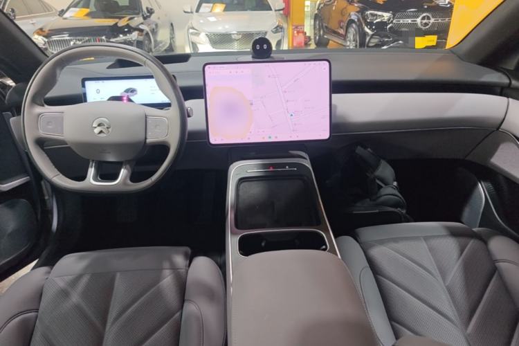 Used Nio ET5 2025 75 kWh Center Console