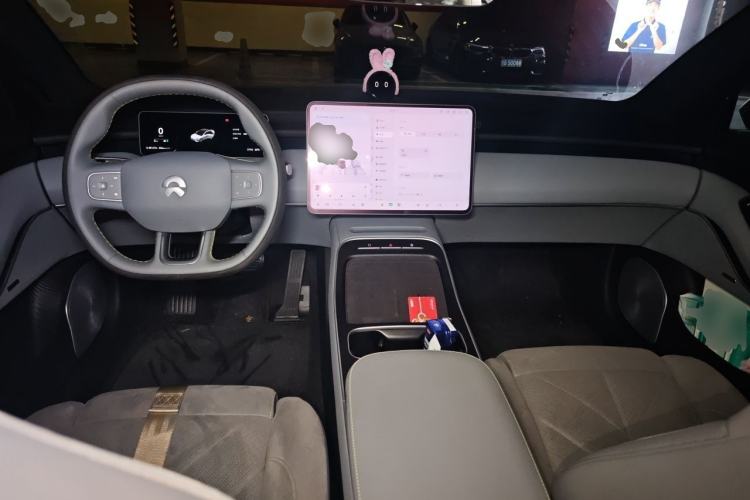 Used Nio ET5 2025 Model Champion Commemorative Edition, 75kWh Center Console
