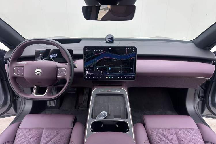 Used Nio ET5 2025 75 kWh Center Console
