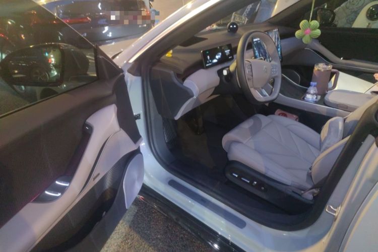 Used Nio ET5 2025 75 kWh Driver Seat
