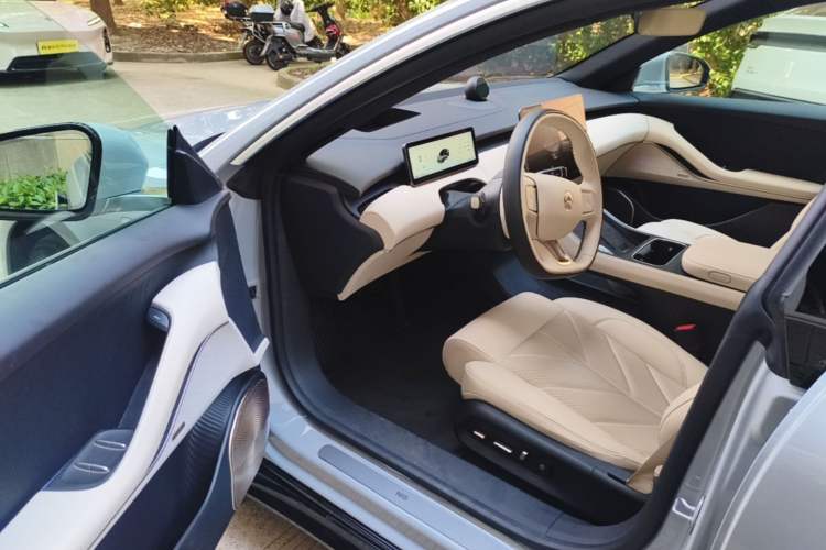 Used Nio ET5 2025 75 kWh Driver Seat