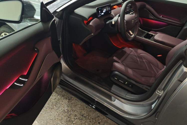 Used Nio ET5 2025 75 kWh Driver Seat