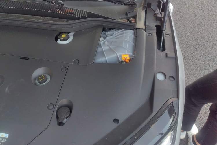 Used Nio ET5 2025 75 kWh Engine Bay Left