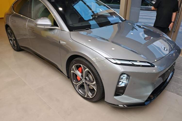 Used Nio ET5 2025 75 kWh Front Right 45 Deg