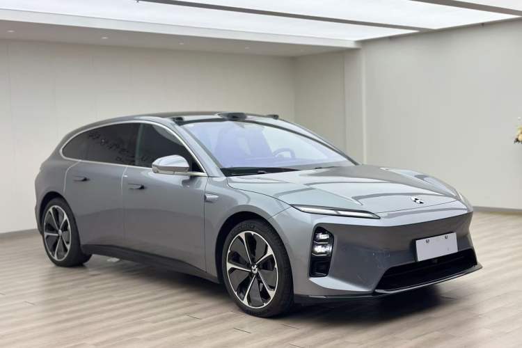 Used Nio ET5 2025 75 kWh Front Right 45 Deg
