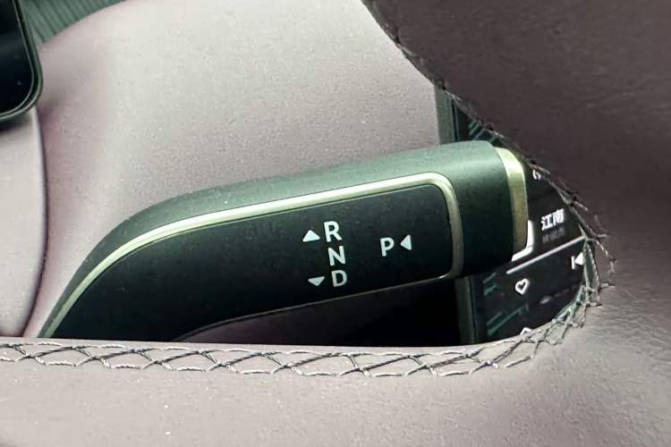 Used Nio ET5 2025 75 kWh Gear Lever