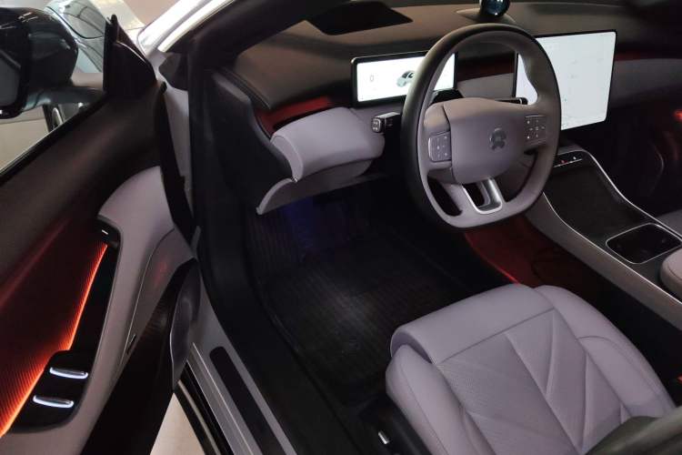Used Nio ET5 2025 75 kWh Interior 3