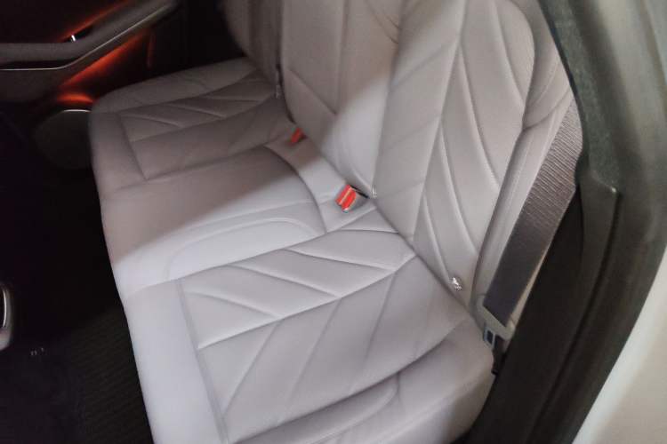Used Nio ET5 2025 75 kWh Interior 4