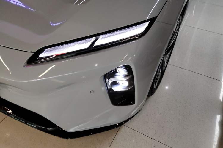 Used Nio ET5 2025 75 kWh Left Front Headlight