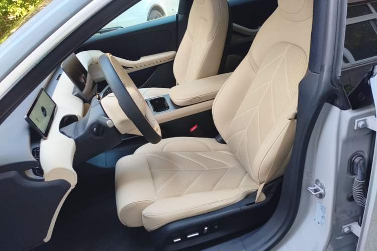 Used Nio ET5 2025 75 kWh Left Front Seat
