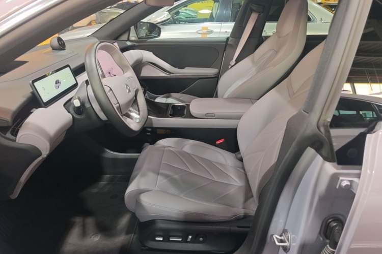 Used Nio ET5 2025 75 kWh Left Front Seat