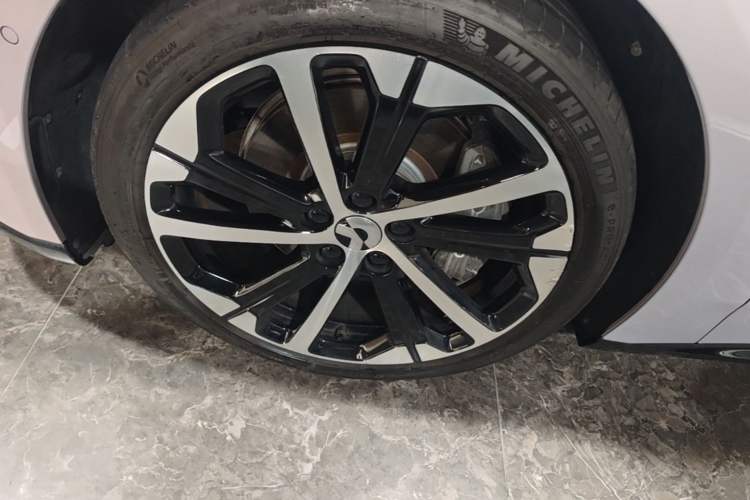 Used Nio ET5 2025 75 kWh Left Front Wheel Hub