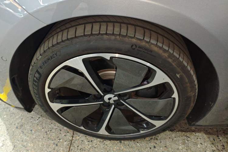 Used Nio ET5 2025 75 kWh Left Front Wheel Hub