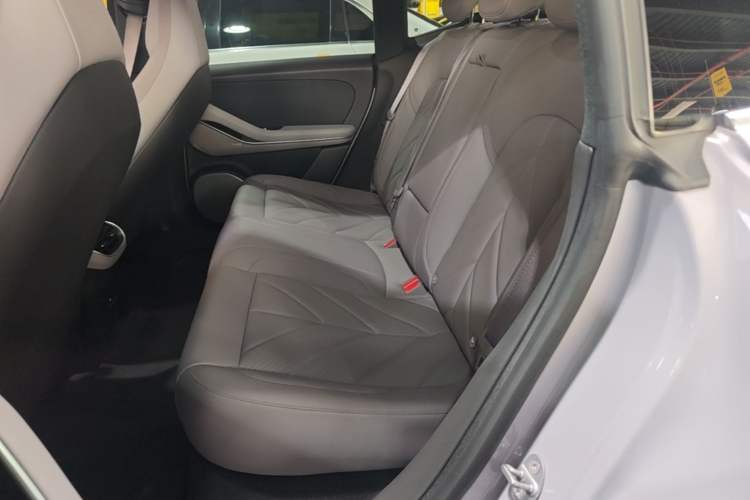 Used Nio ET5 2025 75 kWh Left Rear Seat