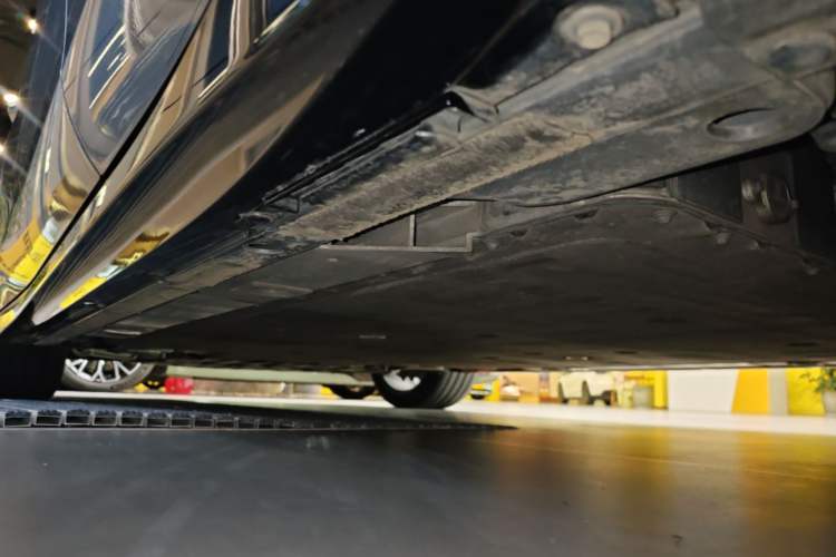 Used Nio ET5 2025 75 kWh Left Side Sill
