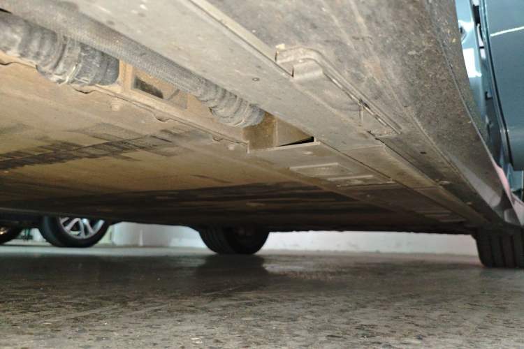 Used Nio ET5 2025 75 kWh Left Side Sill