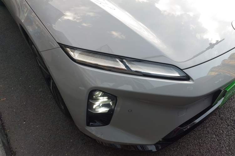 Used Nio ET5 2025 75 kWh Right Front Headlight