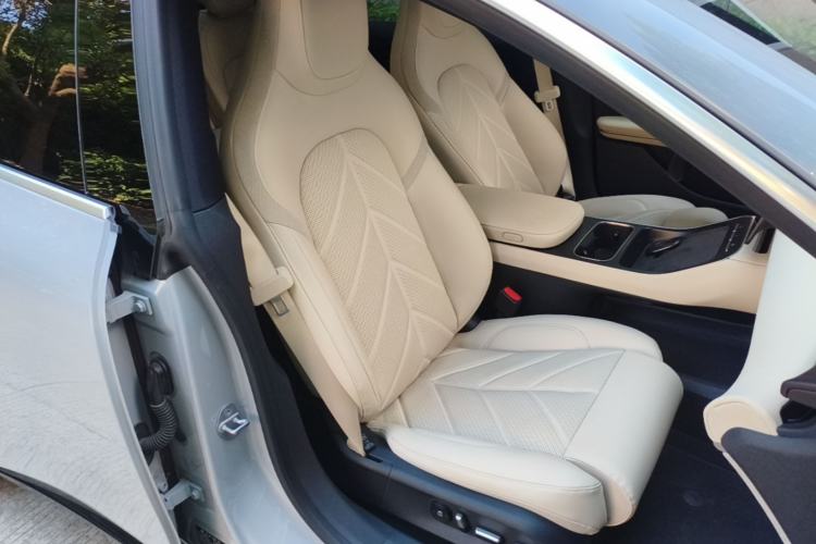 Used Nio ET5 2025 75 kWh Right Front Seat