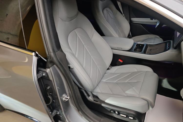 Used Nio ET5 2025 75 kWh Right Front Seat