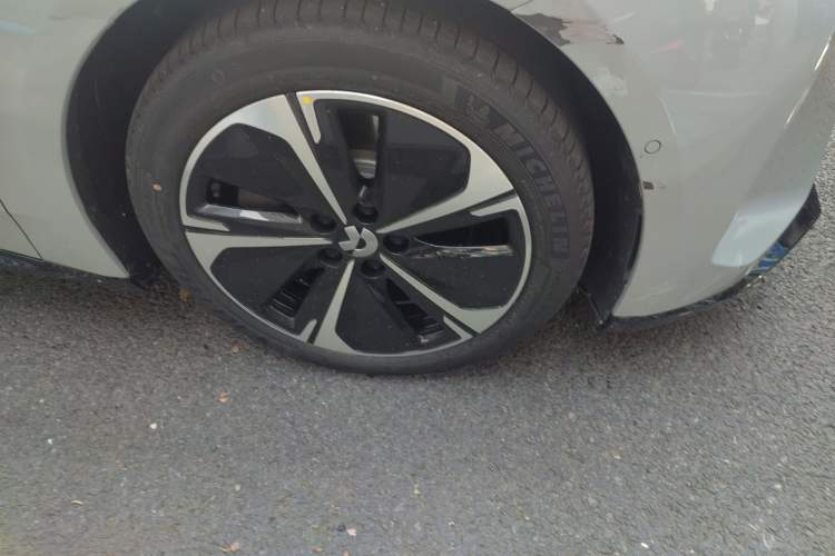 Used Nio ET5 2025 75 kWh Right Front Wheel Hub