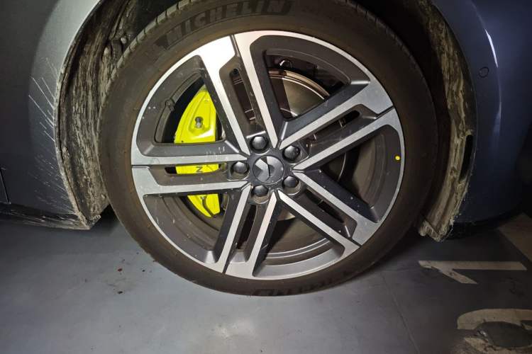 Used Nio ET5 2025 Model Champion Commemorative Edition, 75kWh Right Front Wheel Hub