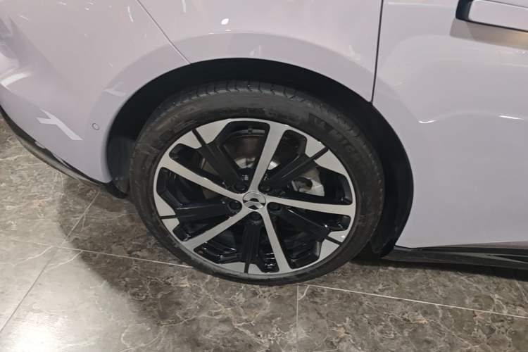 Used Nio ET5 2025 75 kWh Right Rear Wheel Hub