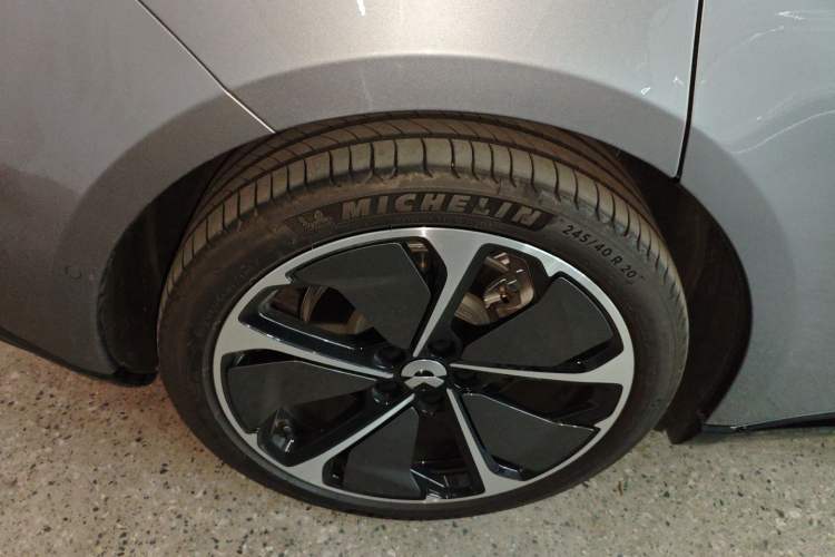 Used Nio ET5 2025 75 kWh Right Rear Wheel Hub