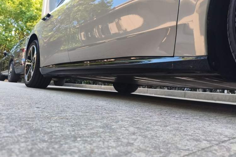 Used Nio ET5 2025 75 kWh Right Side Sill