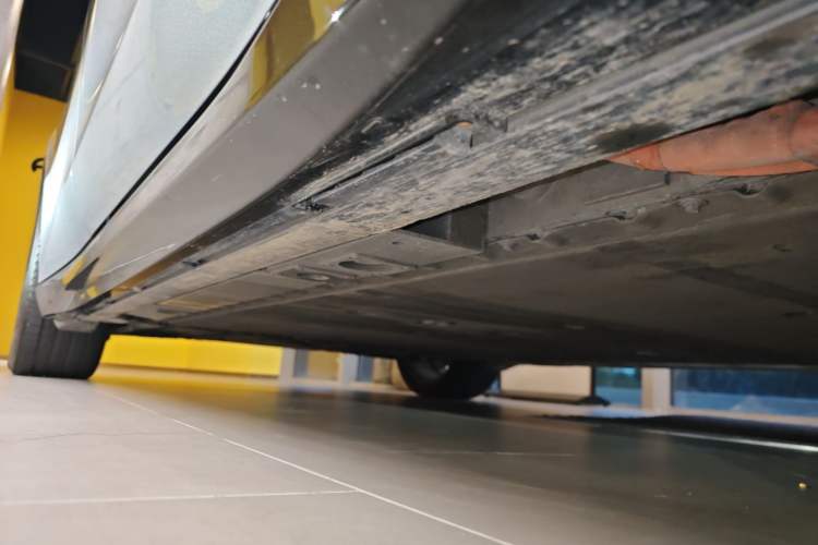 Used Nio ET5 2025 75 kWh Right Side Sill
