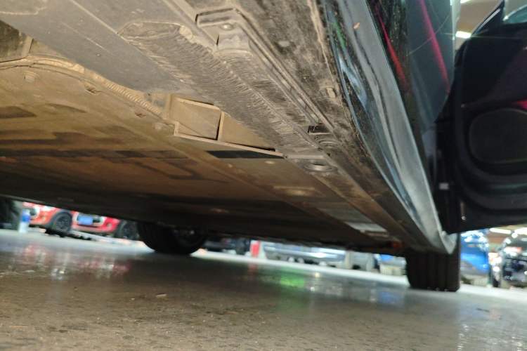 Used Nio ET5 2025 75 kWh Right Side Sill