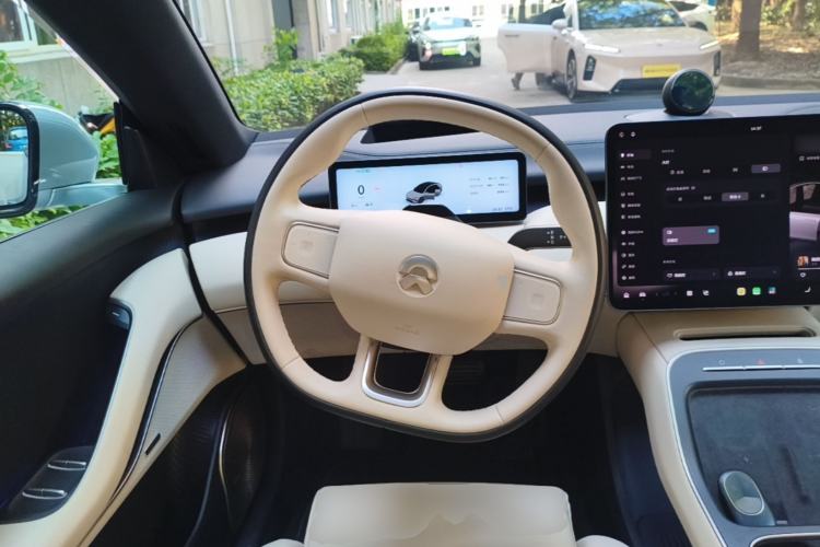 Used Nio ET5 2025 75 kWh Steering Wheel