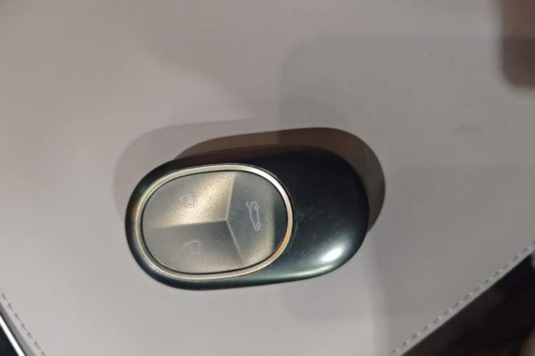 Used Nio ET5 2025 75 kWh Vehicle Key