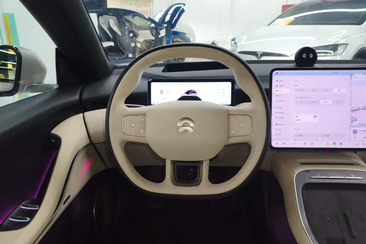 Used Nio ET5 2025 75 kWh Steering Wheel