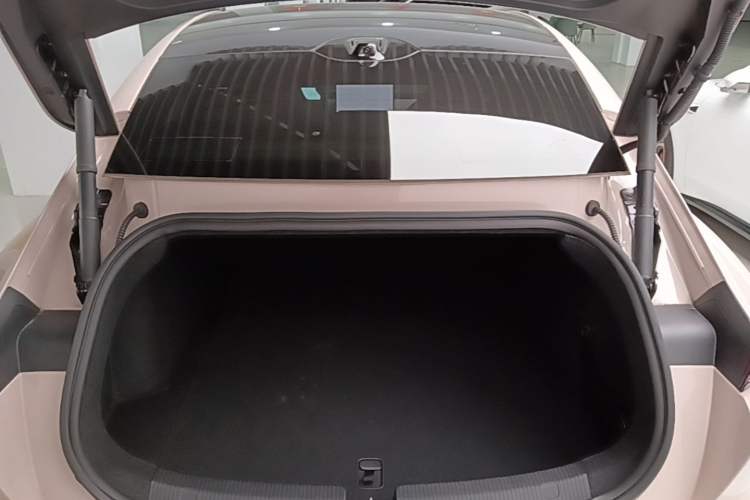Used Nio ET5 2025 75 kWh Trunk