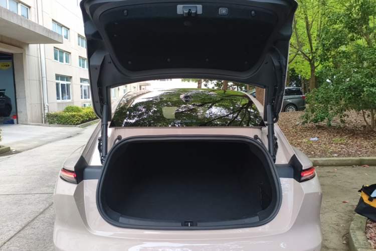 Used Nio ET5 2025 75 kWh Trunk