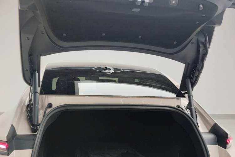 Used Nio ET5 2025 75 kWh Trunk