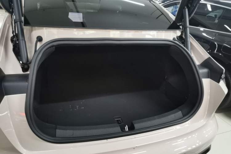 Used Nio ET5 2025 75 kWh Trunk