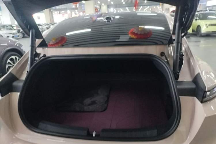 Used Nio ET5 2025 75 kWh Trunk