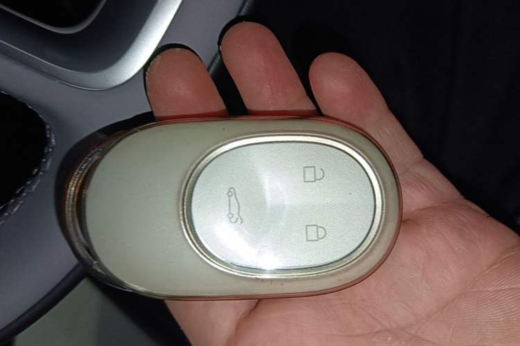 Used Nio ET5 2025 75 kWh Vehicle Key